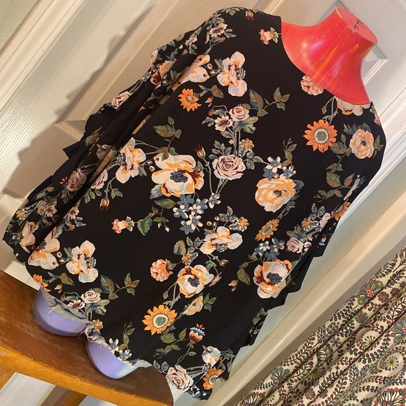 Ava & Viv Tops - Ava & Viv Black Floral Blouse